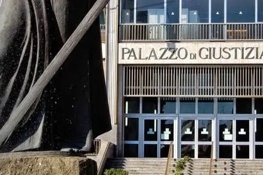 Palazzo di Giustizia di Bari (foto Wikipedia)