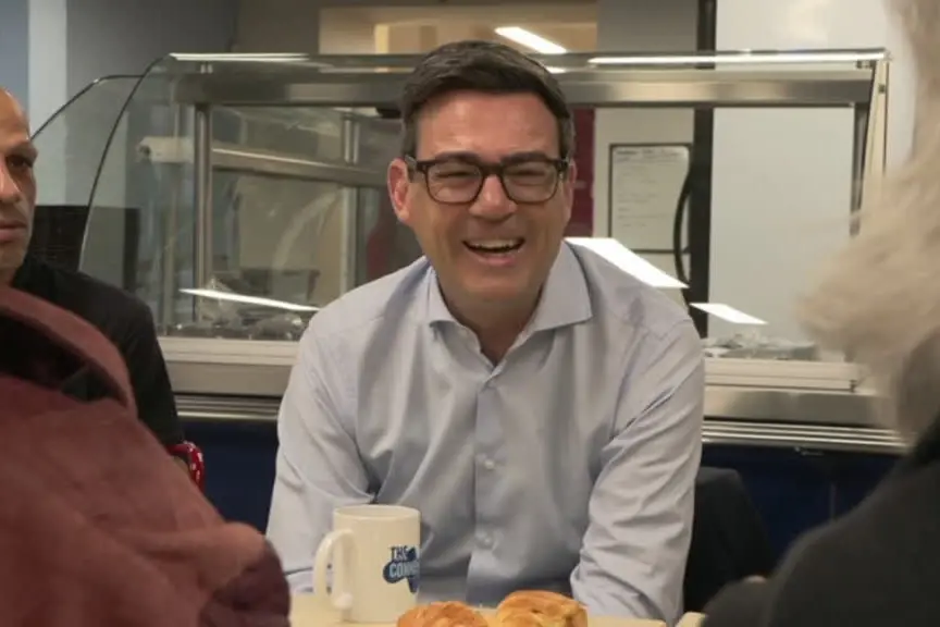 GB, Burnham incontra i senzatetto: entro Natale più nessuno in strada