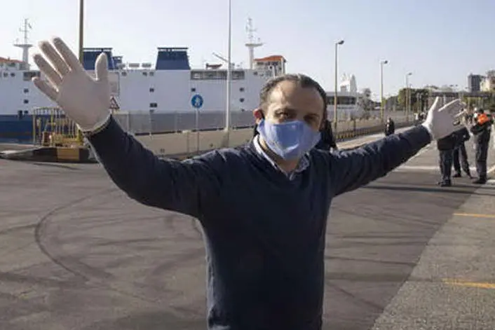 Il sindaco di Messina Cateno De Luca (Ansa)