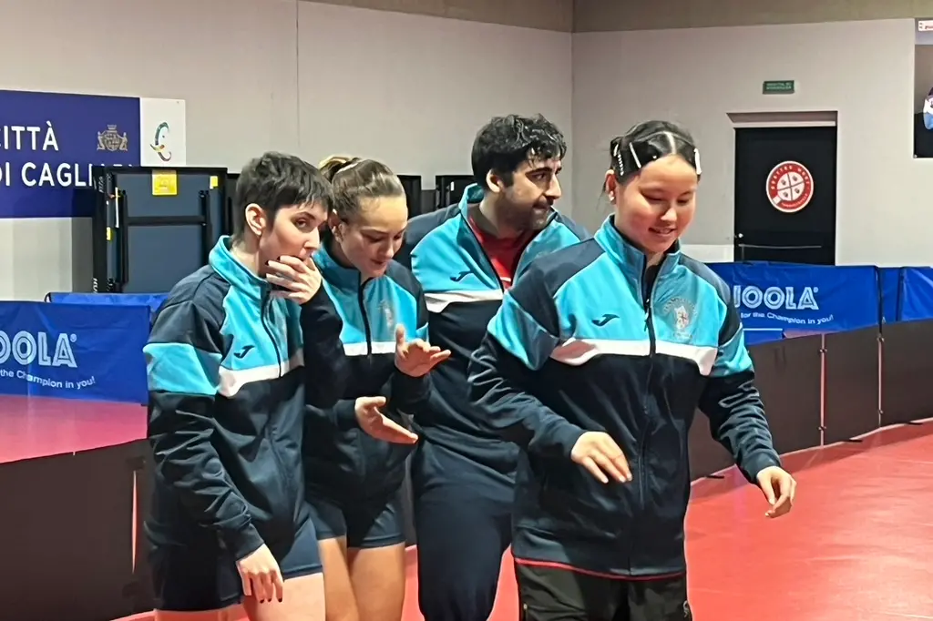 Il Quattro Mori nella fasi iniziali della sfida con il Fenerbahce, da sin. Plaian, Carnovale, il coach Curcio, Ma Hengyu (Foto M.C.)