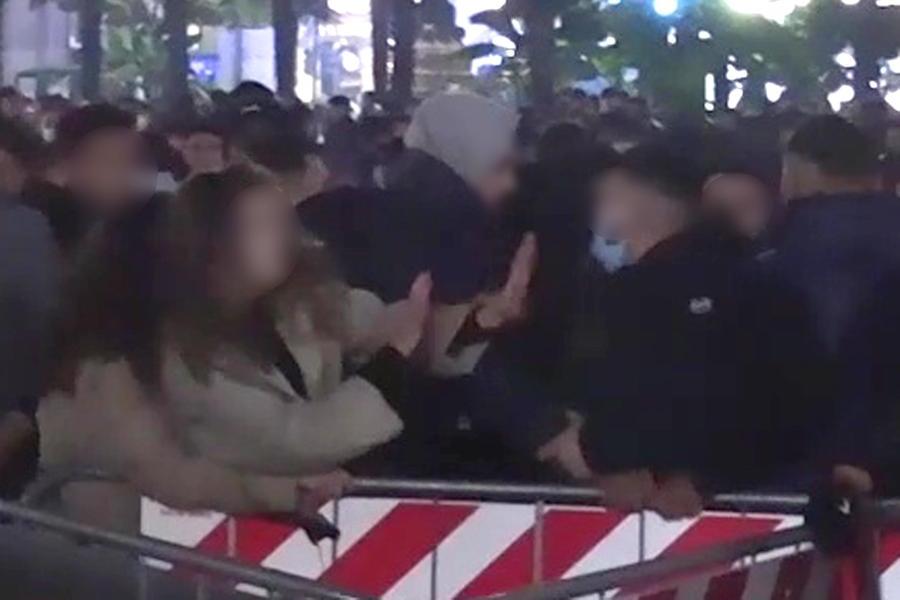 Violenze sessuali di gruppo in piazza Duomo, almeno 5 ragazze aggredite dal branco