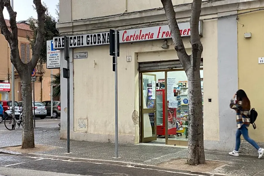 La rivendita di tabacchi di via Lo Frasso (Foto C.Fiori)