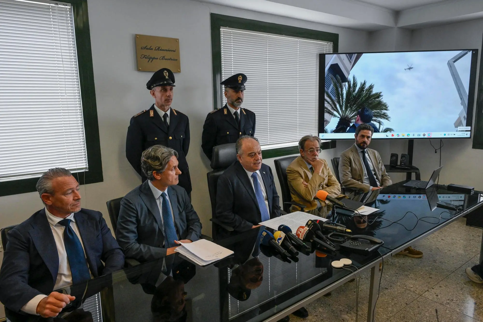 La conferenza stampa a Napoli (foto Ansa)