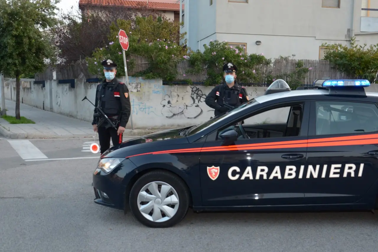 Senorbì 从软禁中逃脱并带着他的小儿子（照片 Carabinieri）