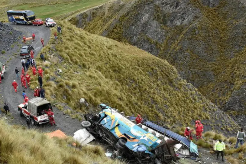 Un incidente sulle strade della Bolivia (Foto d'archivio - Ansa)