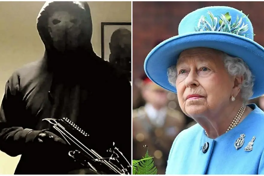 La regina Elisabetta (Ansa) e il giovane arrestato, in un frame del video diffuso da The Sun