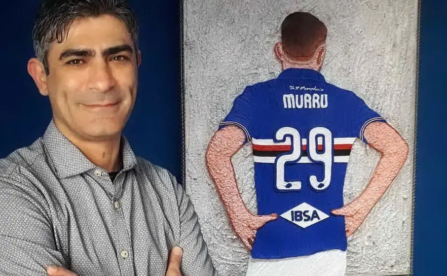 Romeo Pinna e una delle sue creazioni (Foto Andrea Serreli)