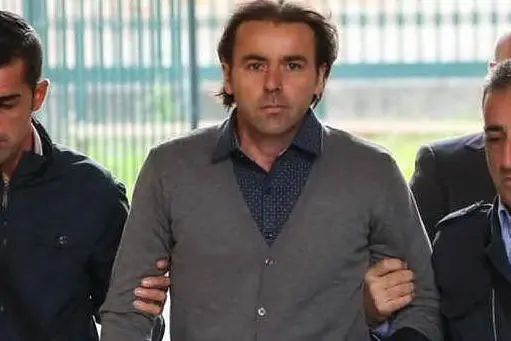 Michele Boninconti viene accompagnato in tribunale