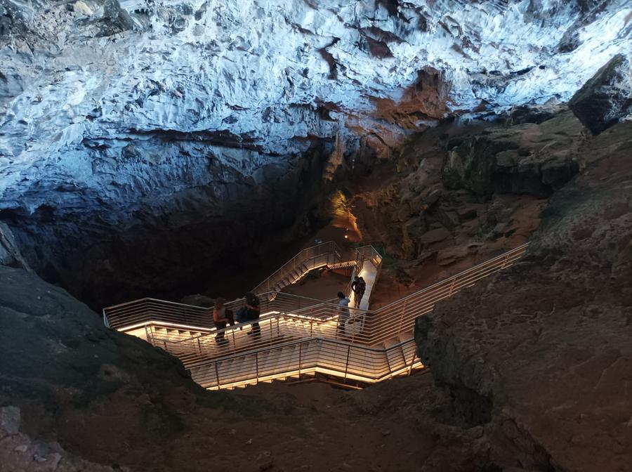 Alghero, boom di visitatori con la riapertura della grotta verde a Capo Caccia