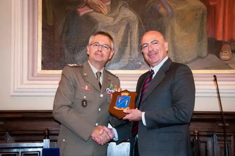 Il generale Michele Pellegrino e il rettore Massimo Carpinelli