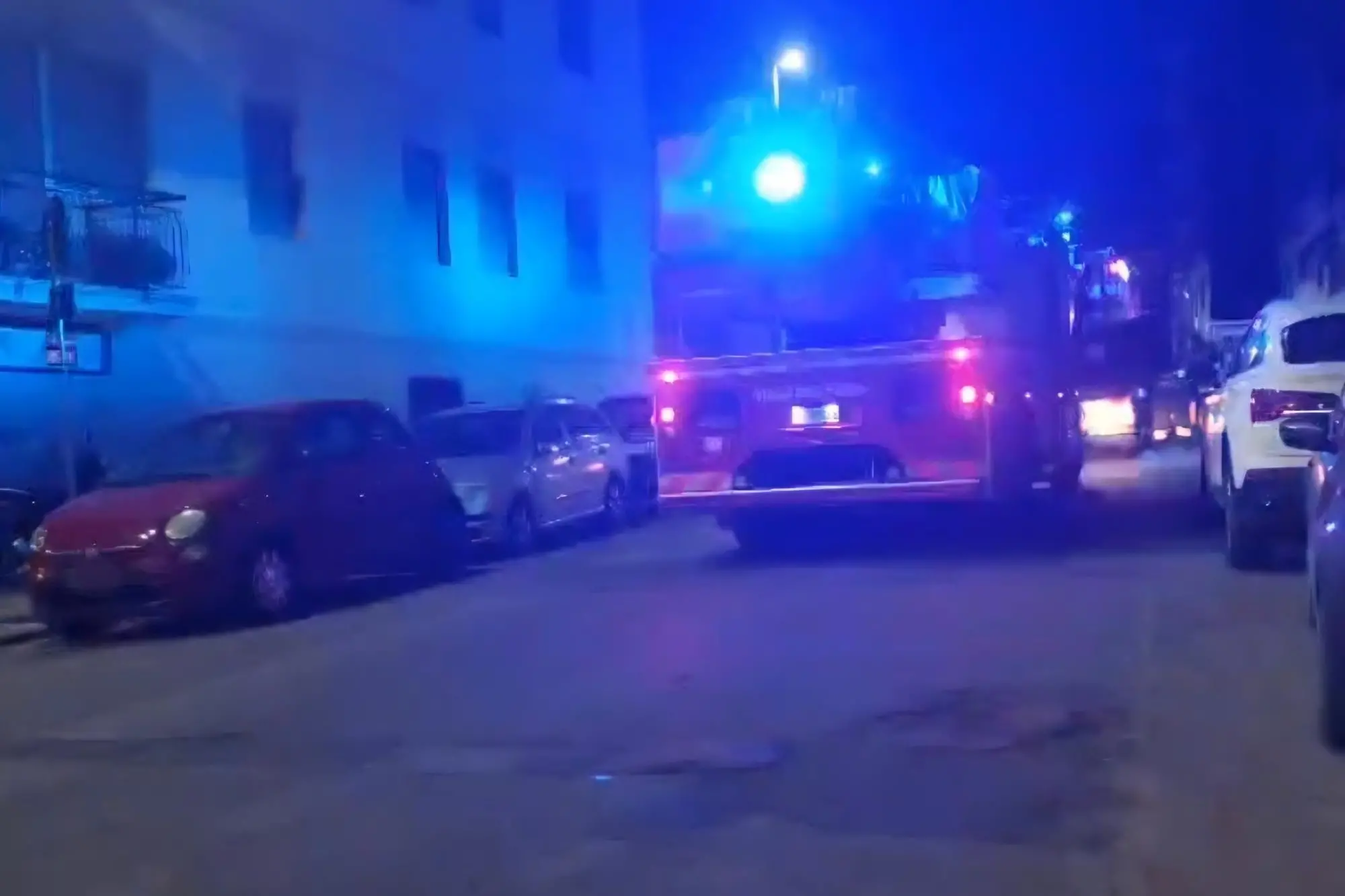 Vigili del fuoco in via Alivia a Sassari