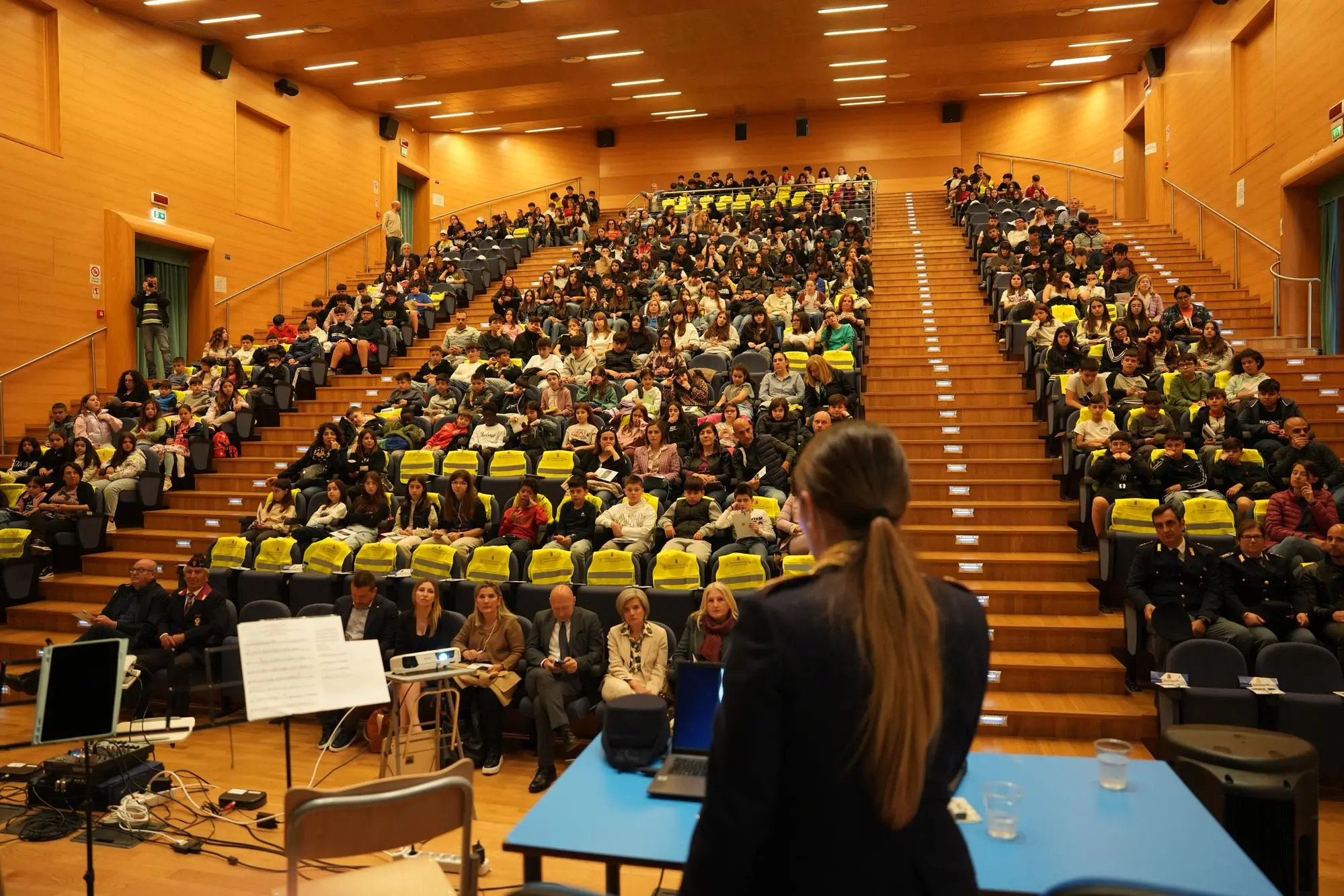 La presentazione del progetto "Pretendiamo legalità" nell'auditorium del Polo Tecnico Devilla