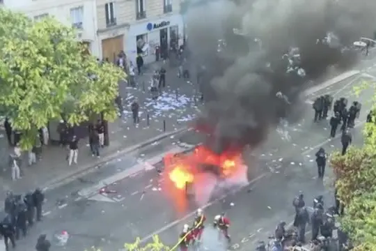 Francia, la rivolta degli studenti: migliaia di persone in piazza