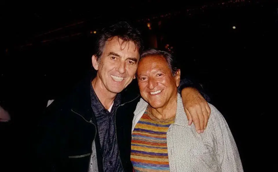 Emil Richards con George Harrison pochi anni prima della scomparsa dell'ex Beatle (Foto L.Almiento)