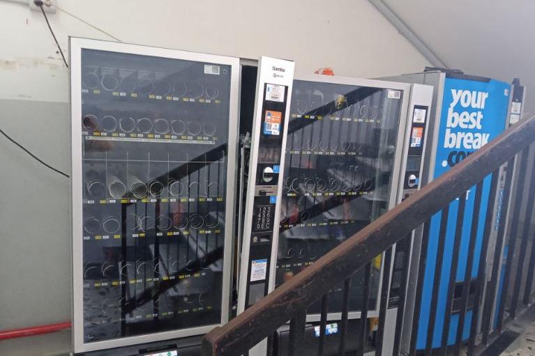 Porto Torres, raid all'Istituto Nautico: danni e furti ai distributori automatici