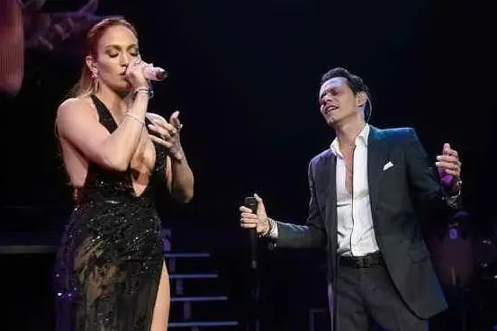 Jennifer Lopez e Mark Anthony insieme sul palco