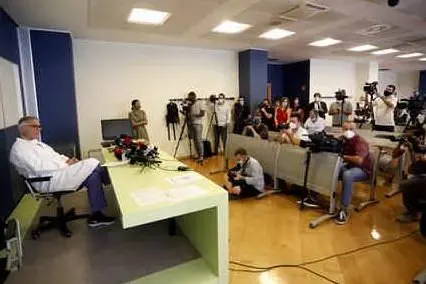 La conferenza stampa di Zangrillo (Ansa)