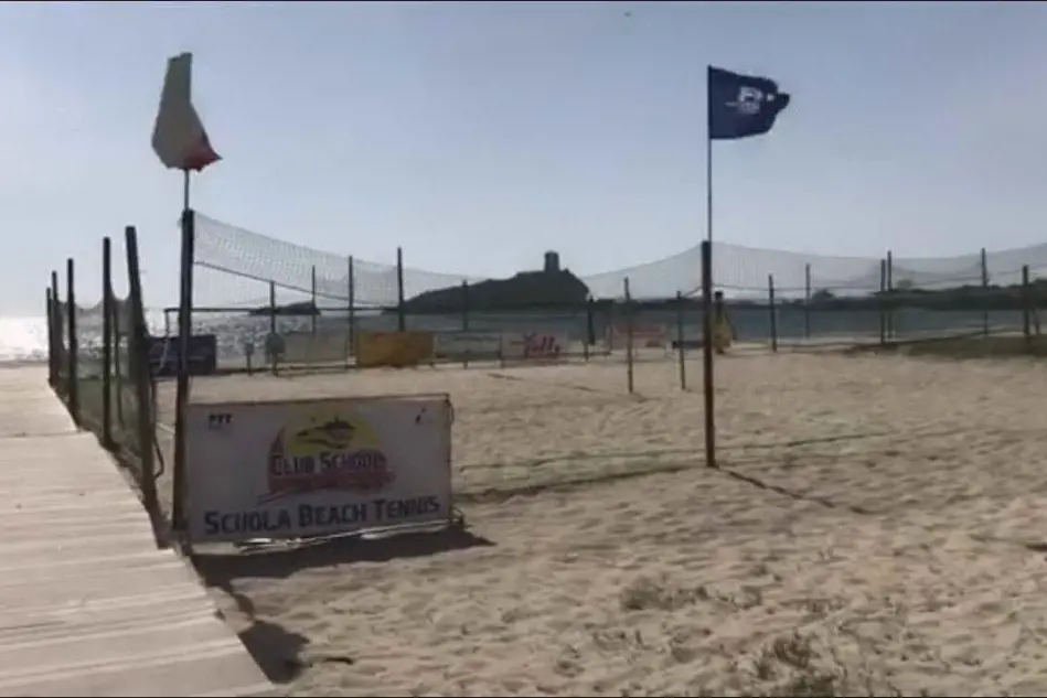 La spiaggia di Nora deserta