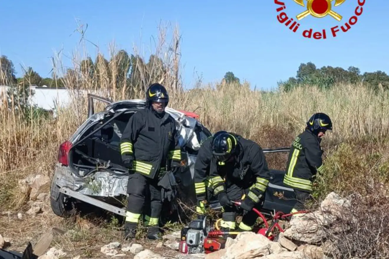 L'auto fuori strada a Cala Liberotto