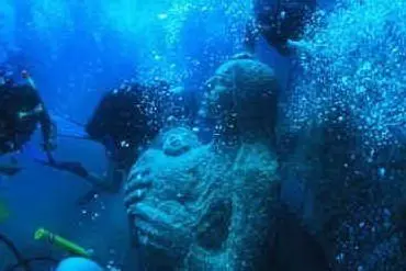 La statua della Madonna del naufrago nel mare di Villasimius