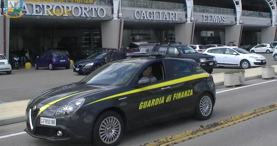 Sbarca in aeroporto con 116 ovuli di eroina nascosti nello stomaco