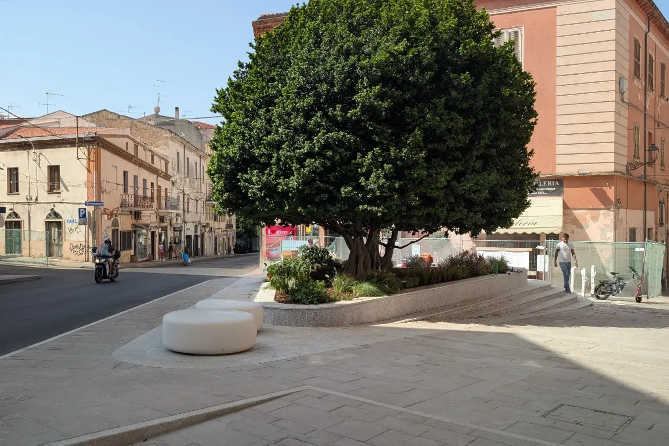 Piazzetta tra via Torre Tonda e via Brigata Sassari