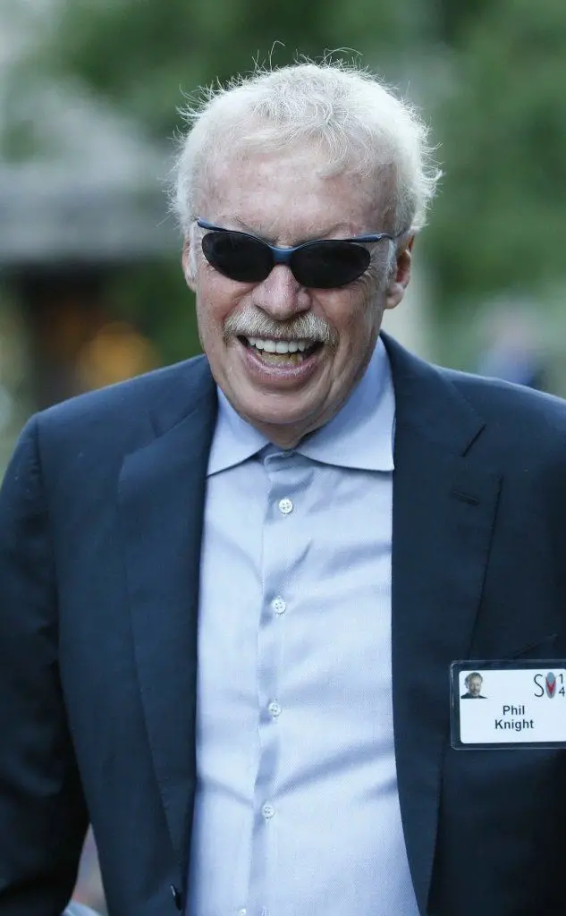L'altro è il mezzofondista Phil Knight