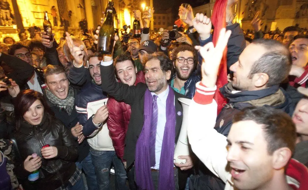 In piazza a Roma c'è chi festeggia