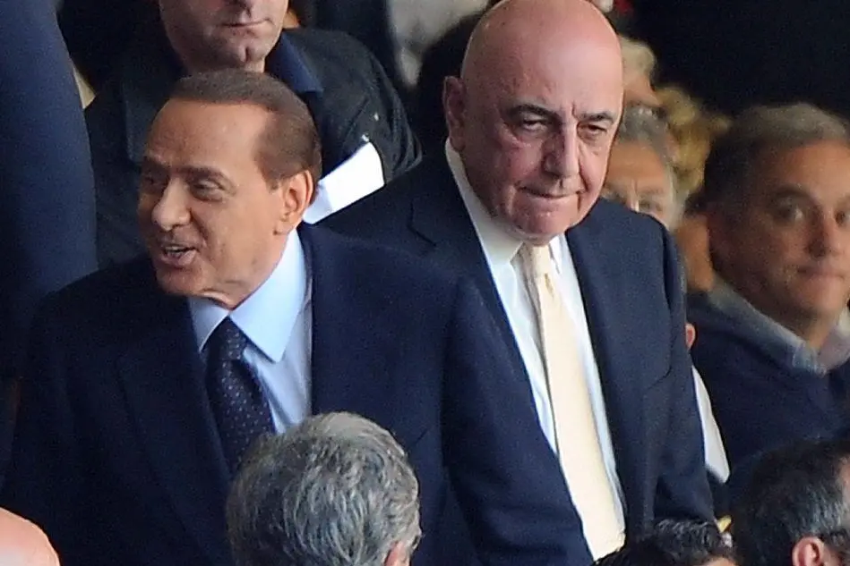 Silvio Berlusconi e Adriano Galliani ai tempi del Milan (Ansa)