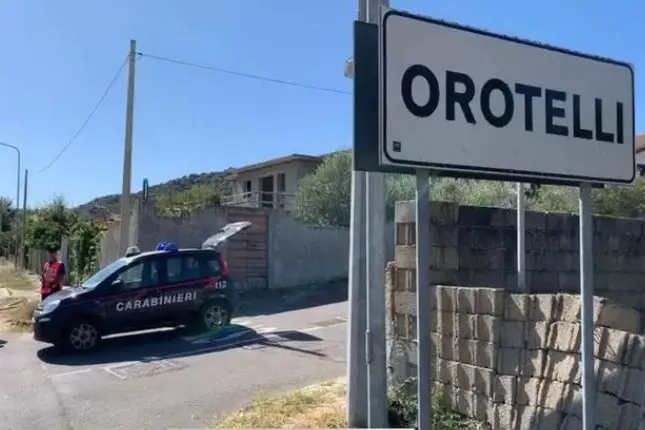 Carabinieri a Orotelli (archivio L'Unione Sarda)
