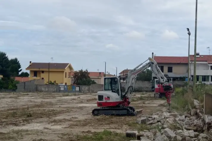 I lavori del campo di calcio a Tissi (foto concessa)