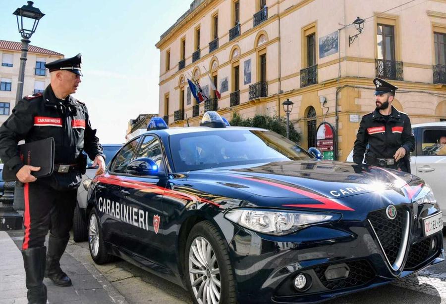 Maltrattava i genitori, in manette