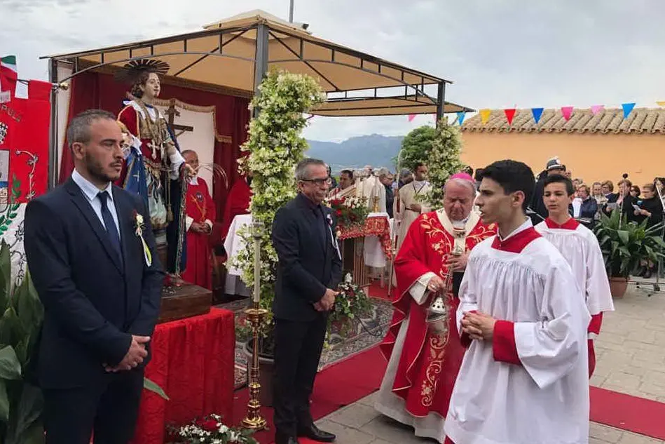 La messa celebrata da monsignor Arrigo Miglio (foto Ivan Murgana)