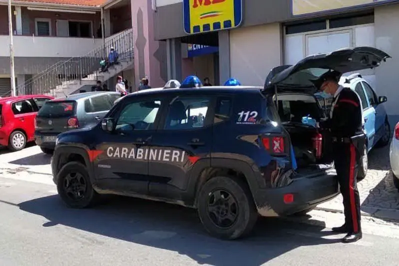 I controlli dei carabinieri (L'Unione Sarda)