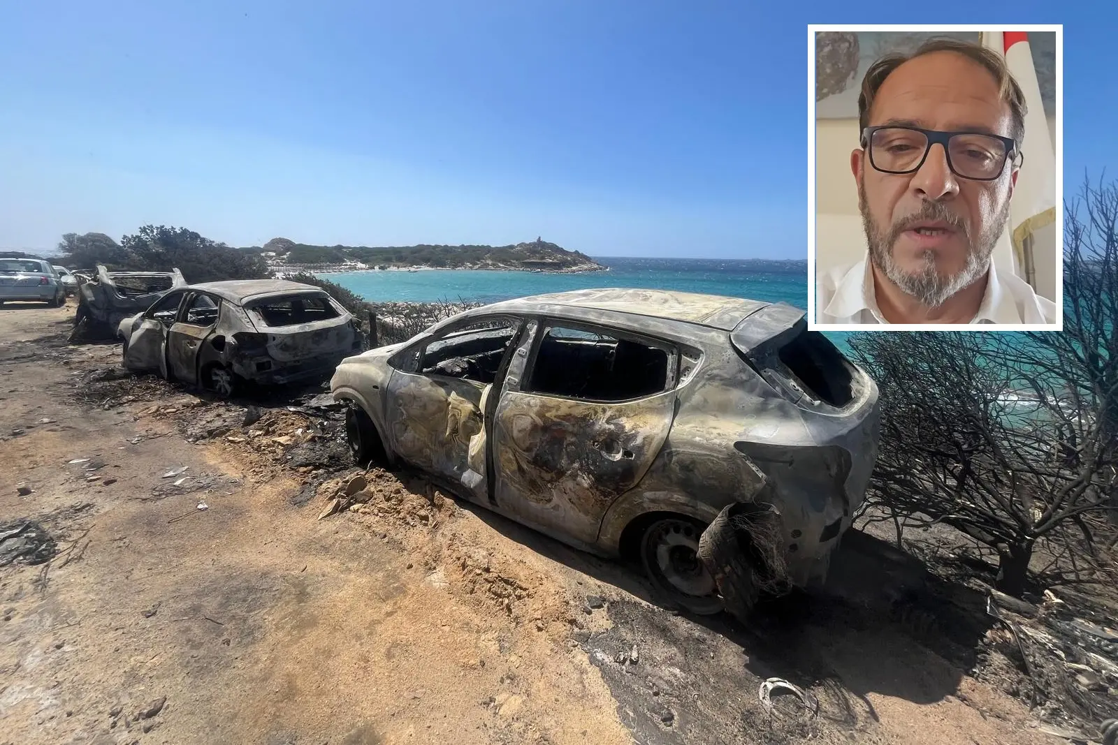 Villasimius, le auto a Punta Molentis e nel dettaglio il sindaco Dessì.