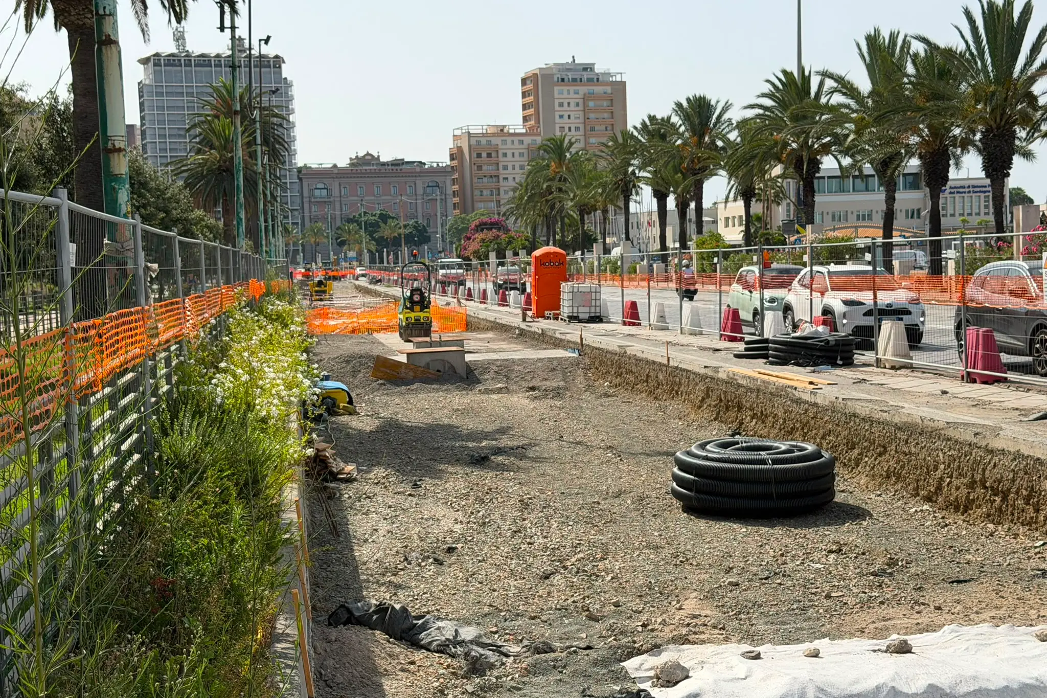 Metro a Cagliari, cantiere semideserto: pochi operai e ruspe ferme