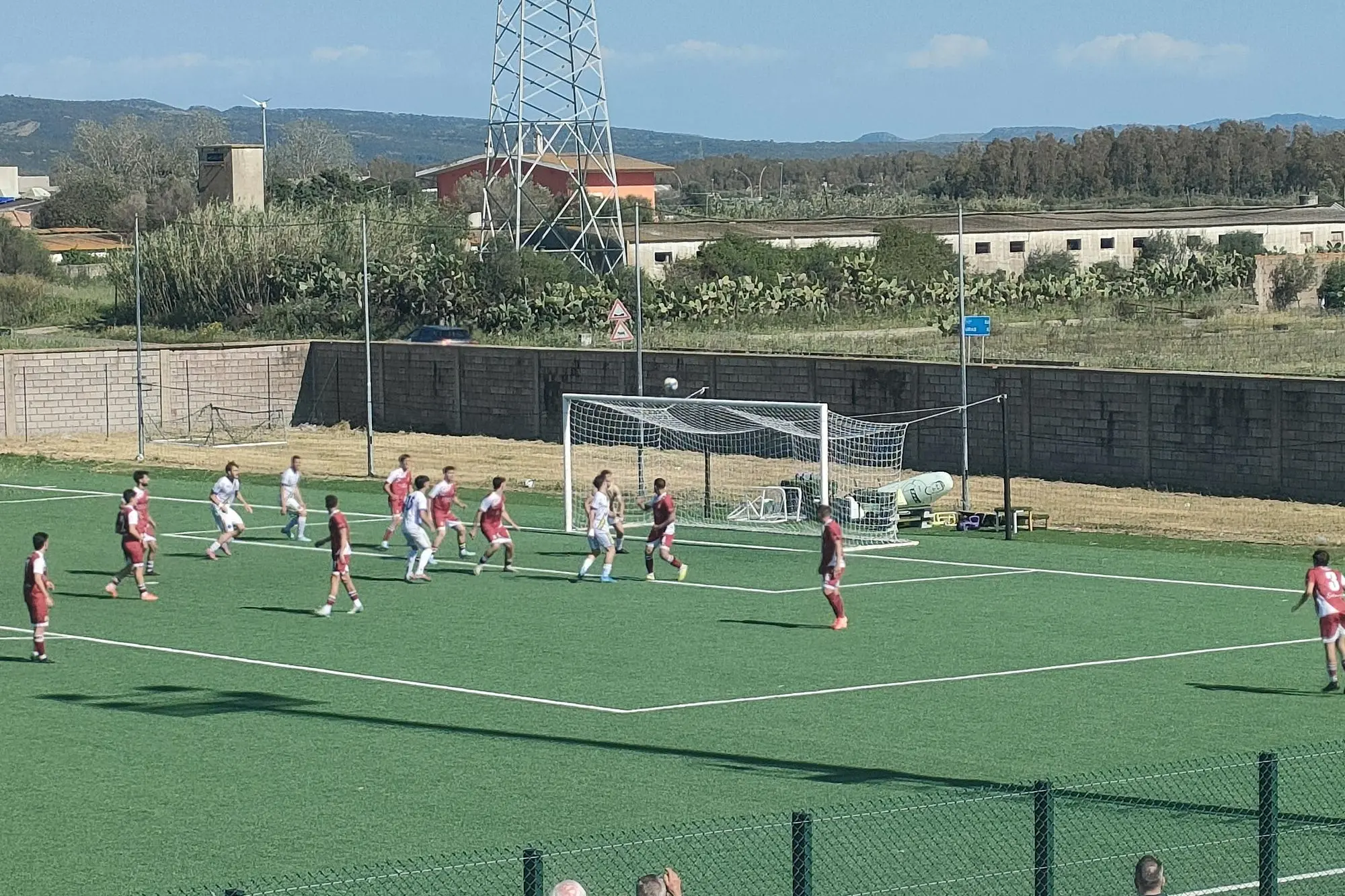 Azione d'attacco del Terralba contro il Selargius (foto di Giacomo Pala)