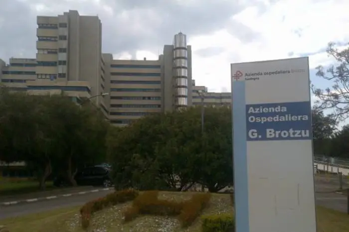 L'ospedale Brotzu a Cagliari (foto Ansa)