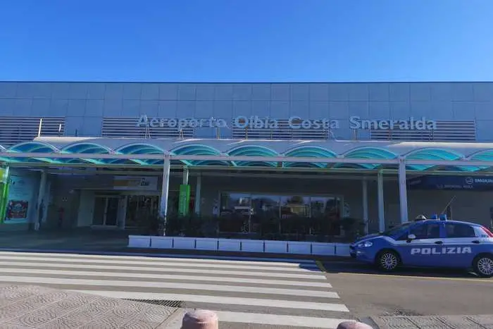 Polizia all'aeroporto di Olbia