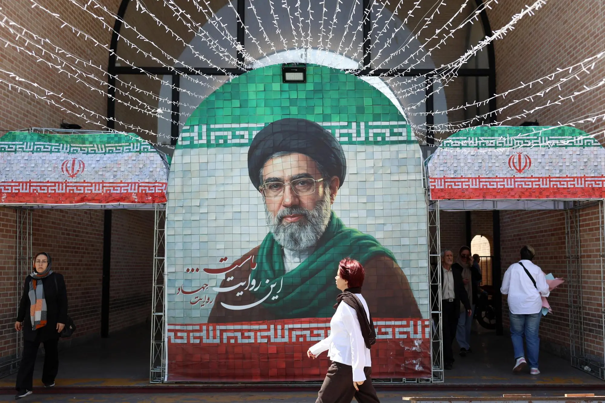 (foto EPA/ABEDIN TAHERKENAREH)