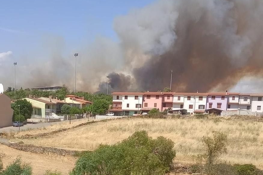L'incendio dei giorni scorsi a Mandas (L'Unione Sarda - Sirigu)
