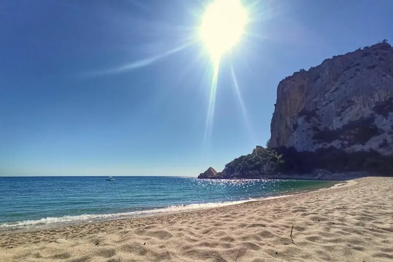 Sole e caldo africano in arrivo sulla Sardegna (foto Ansa)
