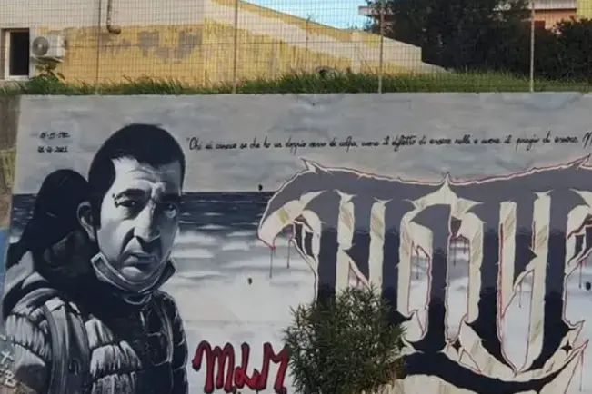 Porto Torres, il murale omaggio a Mario Sedda