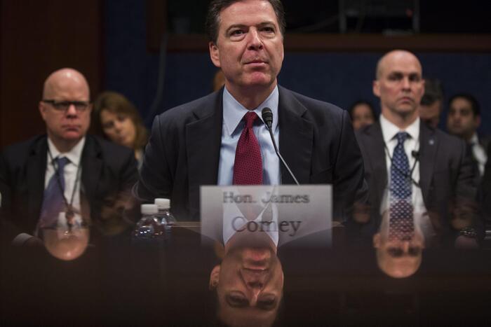 Incriminato l’ex capo dell’Fbi James Comey, indagò sul Russiagate: Trump esulta