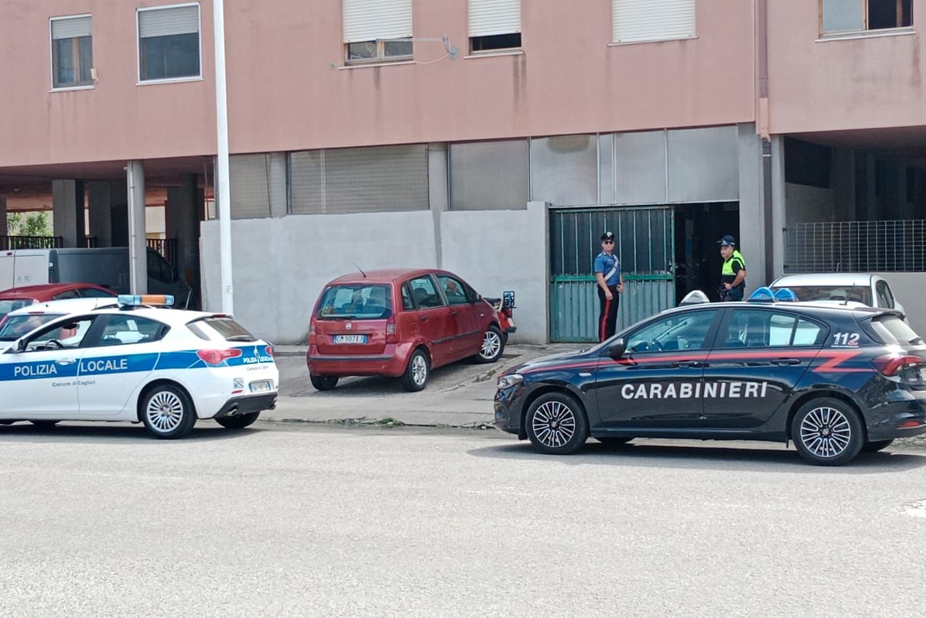 Percepiva il reddito di cittadinanza, ma gestiva un’officina abusiva a Sant’Elia: denunciato (foto carabinieri)