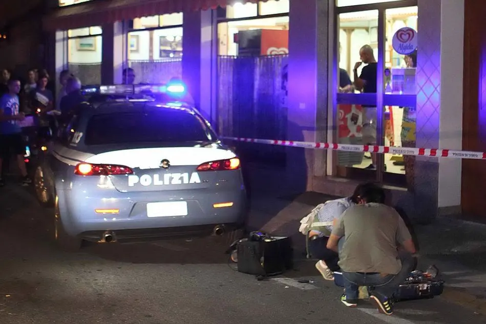 La Polizia sul luogo del tentato omicidio a Monserrato
