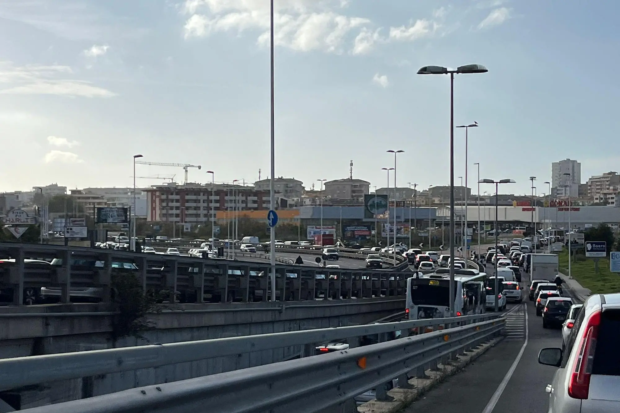 Queues entering Cagliari (Photo Vercelli)