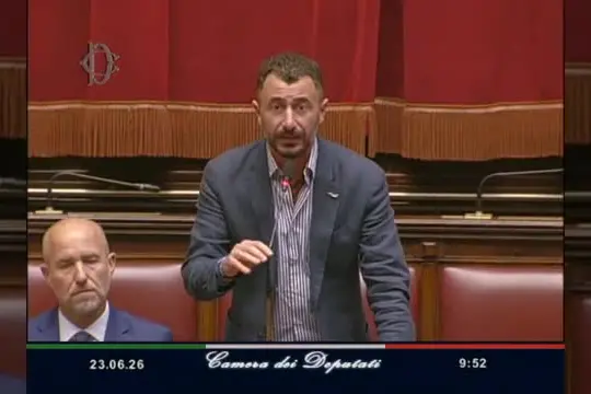 Lite Pozzolo-Ascani su "signor presidente". Lui: 'Lo dice la Crusca'