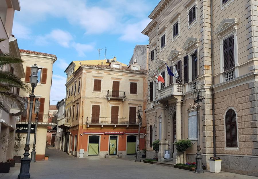 Porto Torres, corsa a quattro per il Comune