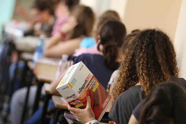 Al via gli esami di maturità con la prova di italiano (foto Ansa)